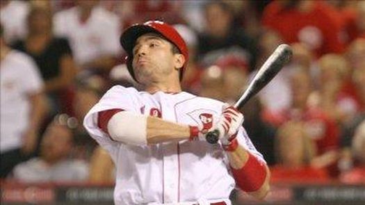 5-4. Votto jonronea dos veces en la victoria de los invictos Rojos
