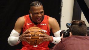130-122. Westbrook logra triple-doble y consigue marca en victoria de Rockets