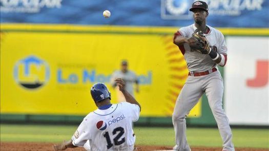 Ciriaco y el cubano Valdés escogidos los mejores jugadores béisbol dominicano