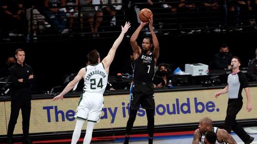 114-108. Durant hace el solo de Big Three y pone a los Nets con la ventaja
