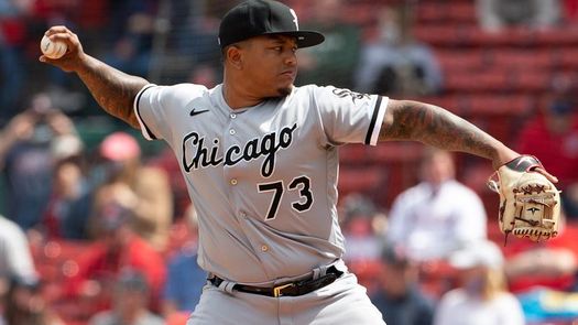 El dominicano Yermin Mercedes, Novato del Mes de abril de la Liga Americana