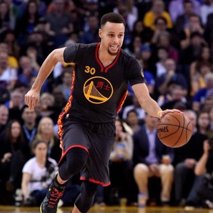 125-107. Curry celebra cumpleaños con una nueva marca histórica de Warriors