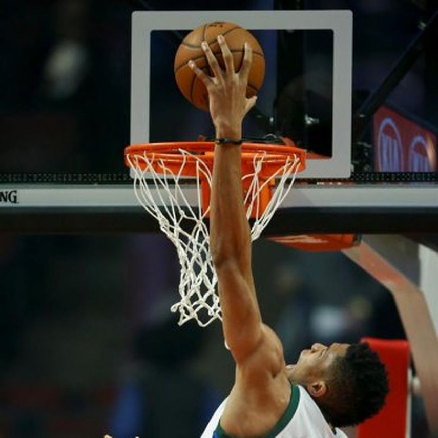 112-137. Antetokounmpo detiene la mala racha de los Bucks
