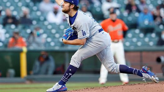 2-1. Bauer lanza sólido y supera a los Gigantes