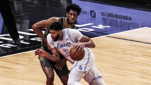 90-101. Davis anota 37 puntos y los Lakers amplían su racha ganadora e invicta