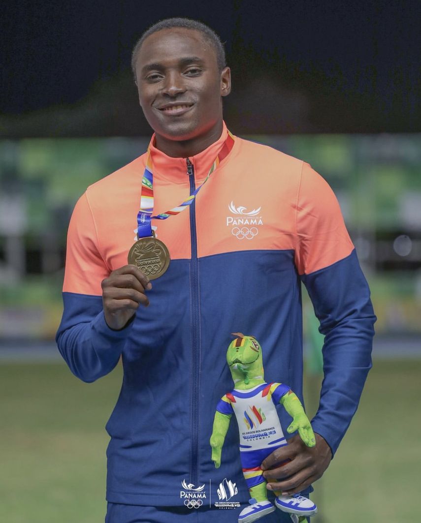 Alonso Edward, oro en los 100 metros planos