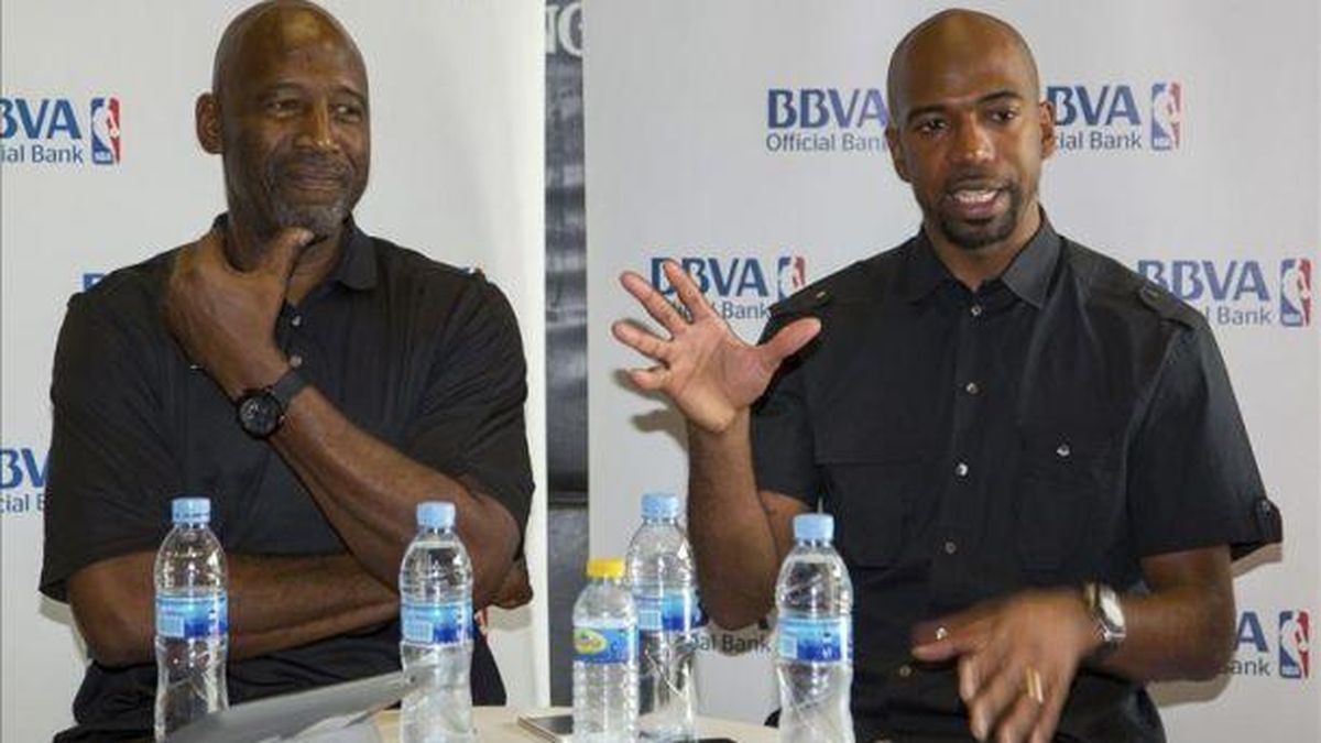 Worthy considera que los Lakers necesitarán /al menos tres años/ para volver a la elite