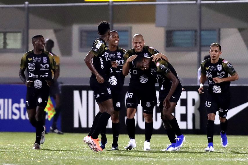 CAI y San Francisco mantienen su cerrada lucha por la cima del fútbol en Panamá