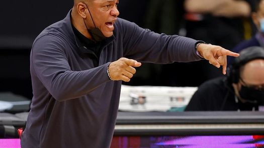 134-99. A pesar de ausencia de Embiid, Sixers destrozan a los Spurs