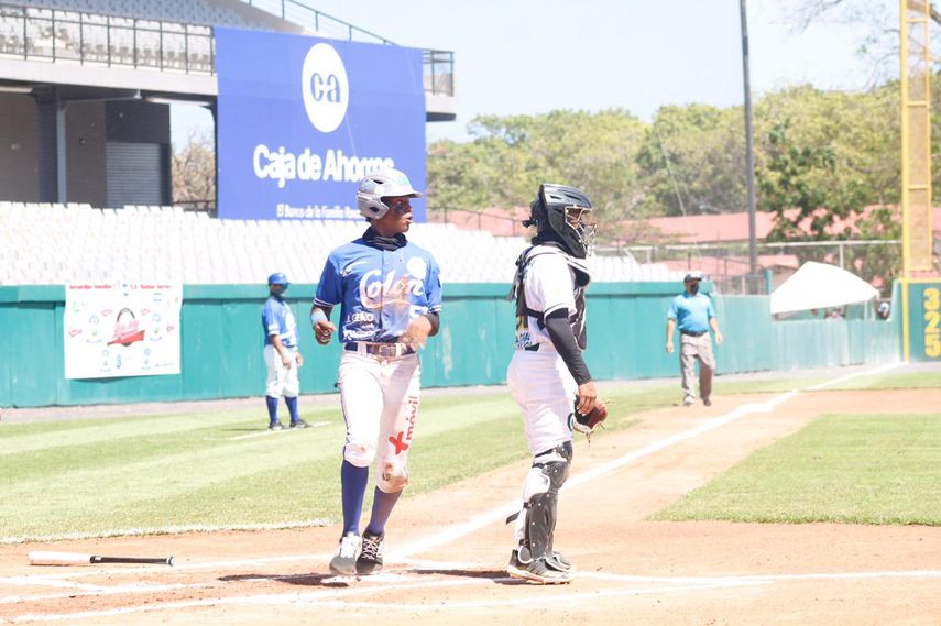 “Beep Beep” Colón gana  por abultamiento a Oeste