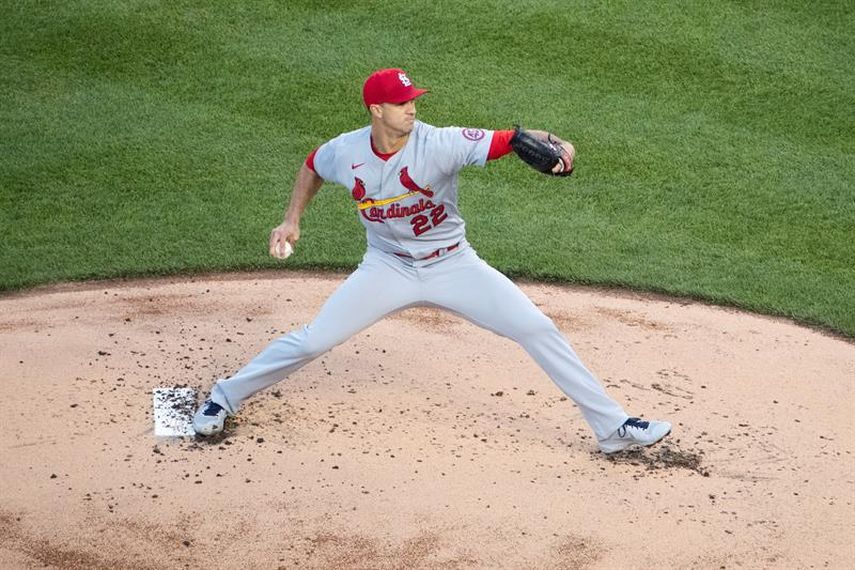 8-5. Flaherty llega a ocho victorias para los Cardenales al vencer a los Piratas