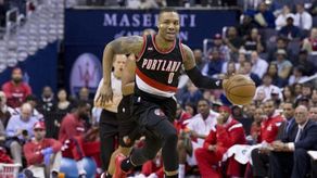 118-115. Bledsoe anota un triple y da el primer triunfo a los Suns