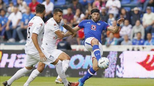 El técnico del Cruz Azul destaca contribución de argentinos Giménez y Pavone