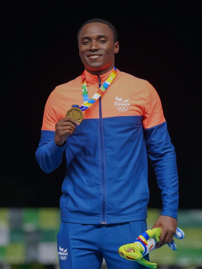 Alonso Edward se coronó en los 200 metros planos de los Juegos Bolivarianos Valledupar 2022. Foto: Comité Olímpico de Panamá