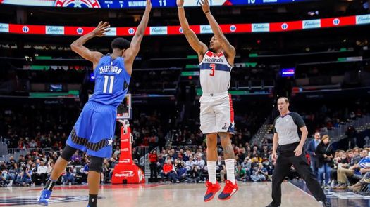 101-122. Augustin dirige la victoria de los Magic