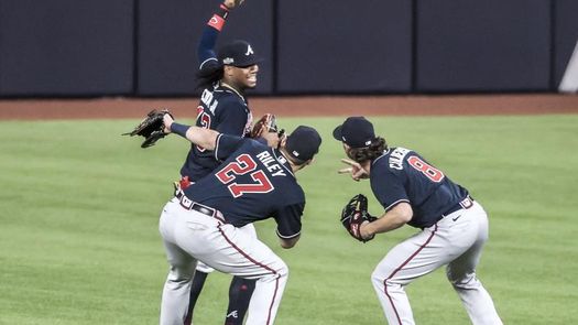 5-1. Bravos ganan el primer partido de la serie con espectadores en las gradas