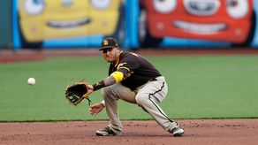 11-2. El dominicano Flores castiga con dos jonrones a los Filis