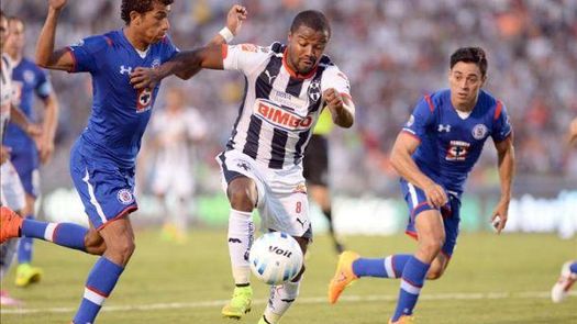 El colombiano Dorlan Pabón anota un triple y Monterrey vence 3-1 al Cruz Azul