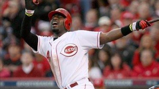 6-4. DeSclafani brilla desde el montículo y Phillips pone el bate oportuno
