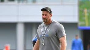 Dan Campbell dedica la primera victoria a las víctimas del tiroteo en Oxford High School