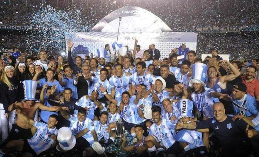 La plantilla del Racing Club campeón fue recibida por la presidenta