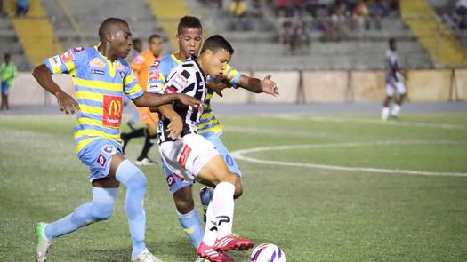 Tauro sucumbe en una dura batalla ante un Chorrillo FC que clasifica a semifinales