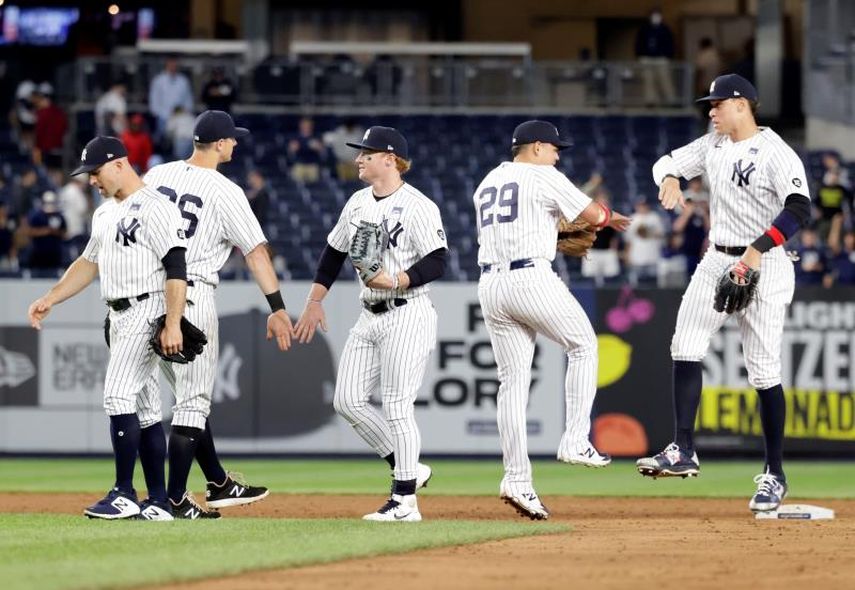 4-3. Urshela saca la pelota del campo contra los Rays
