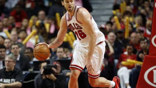 115-118. Dunleavy surgió como líder encestador y Gasol aportó otro doble-doble
