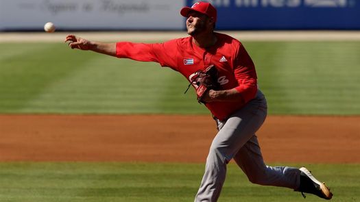 El cubano Blanco planea una nueva vida con o sin el béisbol tras desertar en EE.UU.