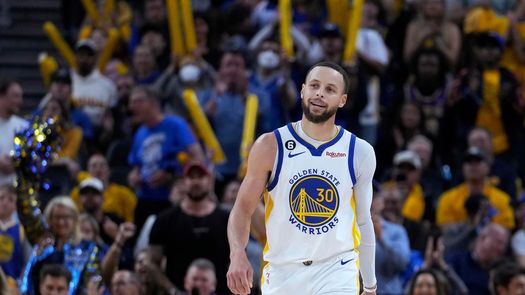 Warriors ganan en casa y siguen vivos en los Playoffs