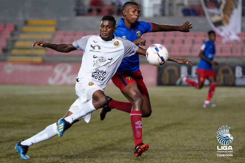 El campeón cae en su debut