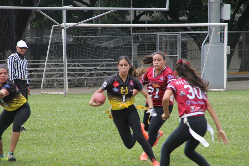 Kolts toman liderato en Flag Varsity Kiwanis