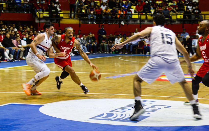 Trevor Gaskins anotó 17 puntos en la victoria de Panamá 81 a 54 ante Paraguay. Foto: Ricardo Dormoi / Agencia Ochenta y Siete