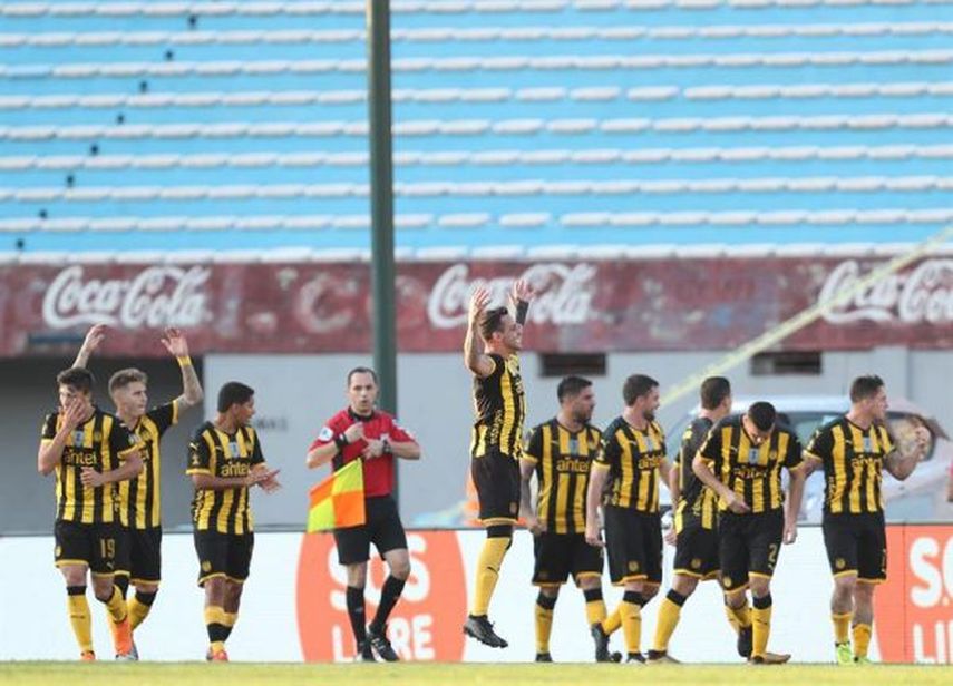 EQUIPOS DE FÚTBOL: NACIONAL MONTEVIDEO 11 fotos