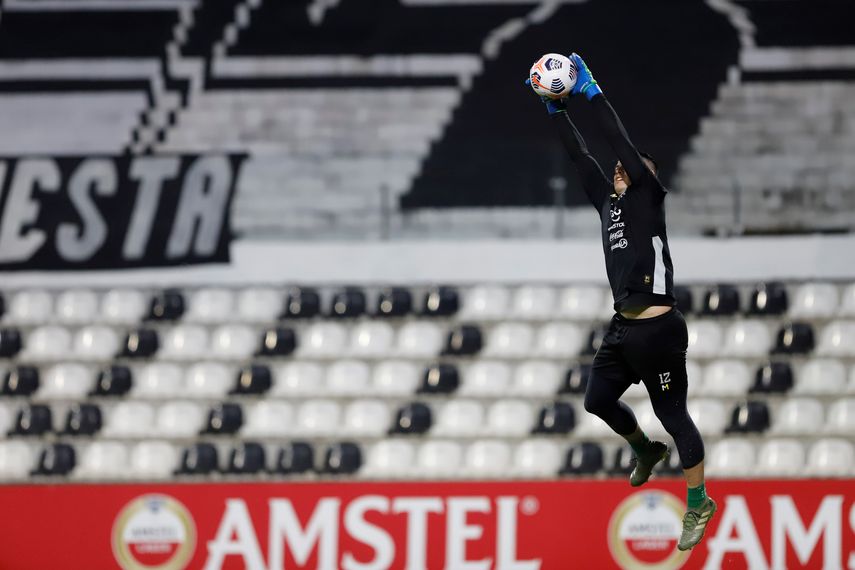 Olimpia espera en Asunción al Internacional que le avasalló en fase de grupos