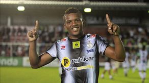 Ronaldo Córdoba jugó con Tauro entre 2016 y 2018.&nbsp;