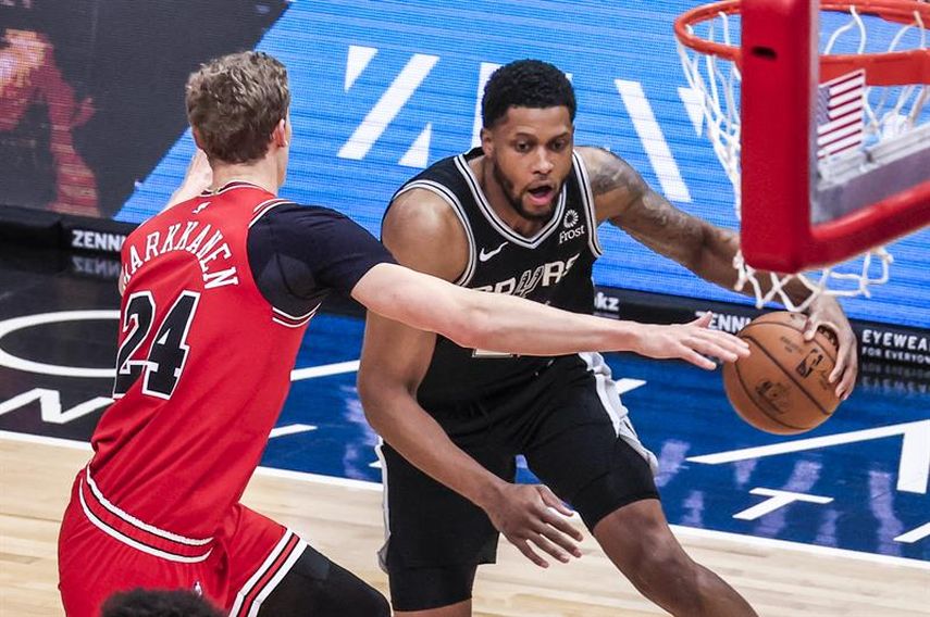 85-111. Los Spurs sorprenden a los Suns y les cortan su racha ganadora de locales