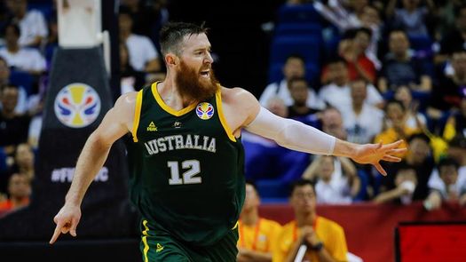 Los Raptors firman al pívot Aron Baynes por dos años y 14,3 millones de dólares