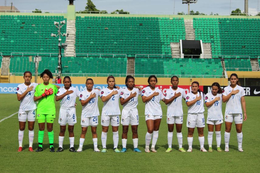 Panamá se mide ante México en duelo de líderes