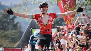 El ciclista belga, Dylan Teuns se convirtió en el primer belga en 11 años en ganar la clásica Flecha Valona