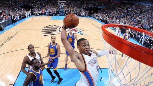 127-115. Westbrook aportó un triple-doble y cortó la racha ganadora de Warriors