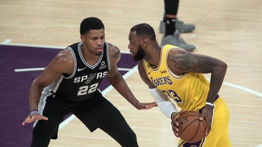96-103. Davis y James vuelven a liderar el triunfo de los Lakers