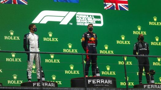 Verstappen se anota el esperpento de Spa