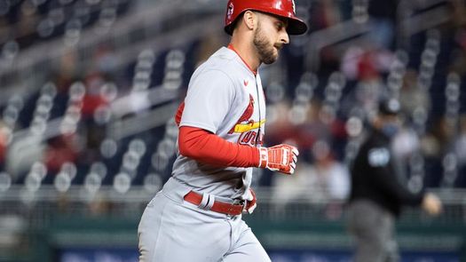Paul DeJong jonronea y sella la victoria de los Cardenales por 2-1