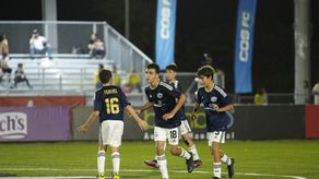 Los Owls dieron un recital de goles en su estreno