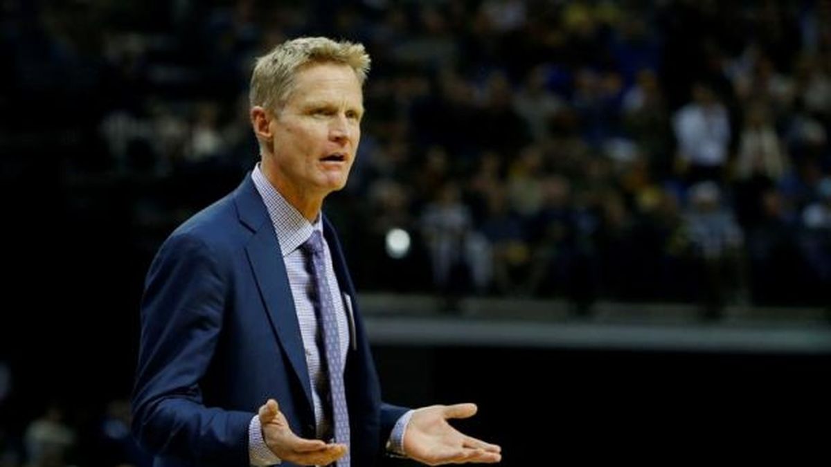 Steve Kerr ofrece reducir salarios a cambio de menos partidos
