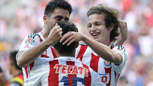 Las Chivas golean a los Leones y quedan a un punto de la zona de liguilla