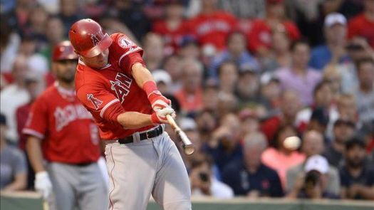4-3. Murphy y Trout jonronea contra los Marineros
