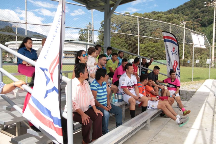 Se inaugura cancha de los Naranjos de Chiriquí