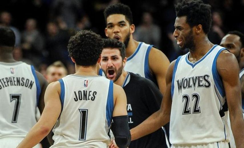 Ricky Rubio perdió el duelo ante Irving y Timberwolves ante Cavaliers
